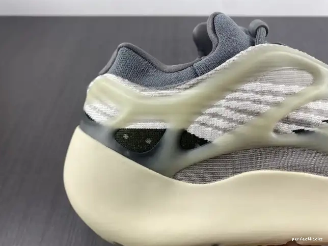 Adidas Salt 700 Fade ID1674 V3 Yeezy 0701